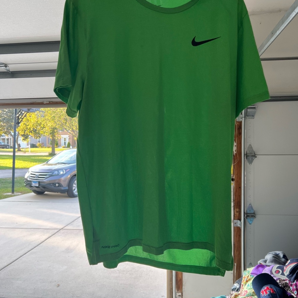 Nike Men's Green T-Shirt size M
